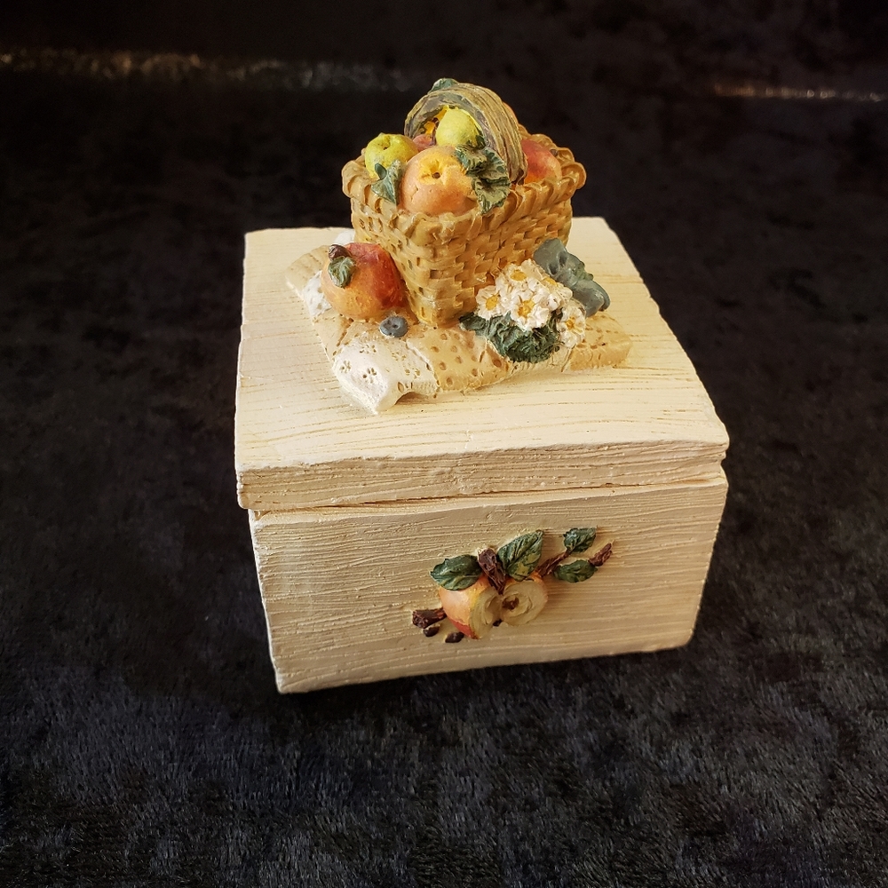 FIGI Apple Basket Trinket box